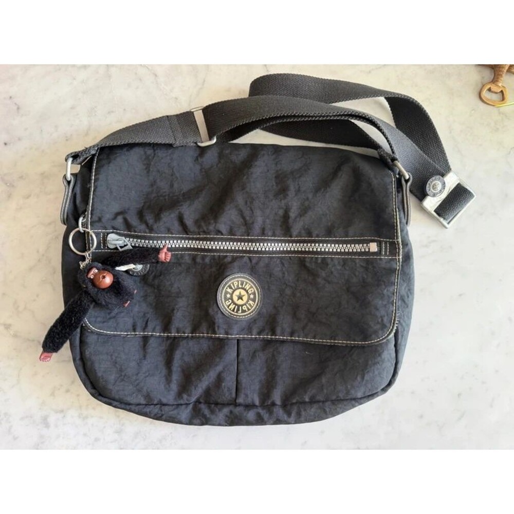 Vintage Kipling Black Crinkle Nylon Crossbody Bag Original Fuzzy Monkey Keychain